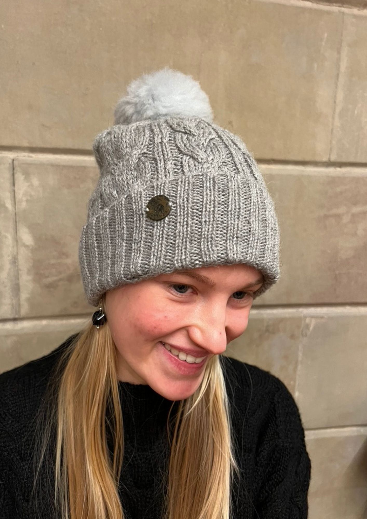 Bonnet Gris à Côtes & Pompon Gris