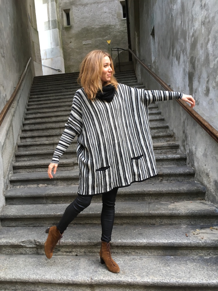 Pull Poncho Black & White
