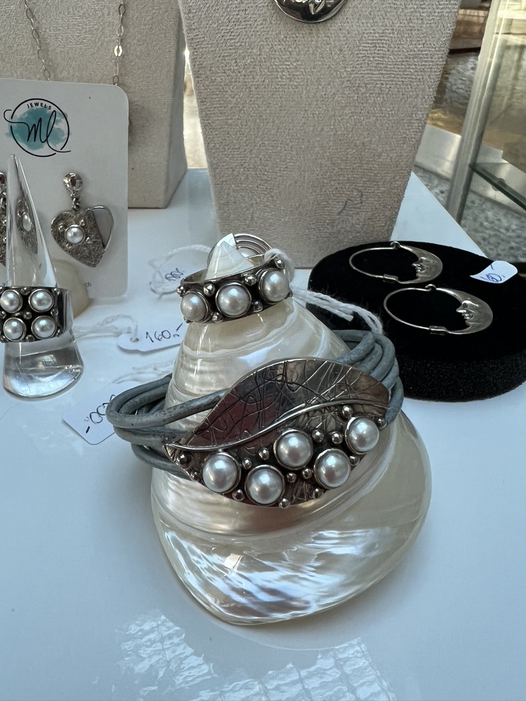 Leave & Pearls Bracelet - Image 2