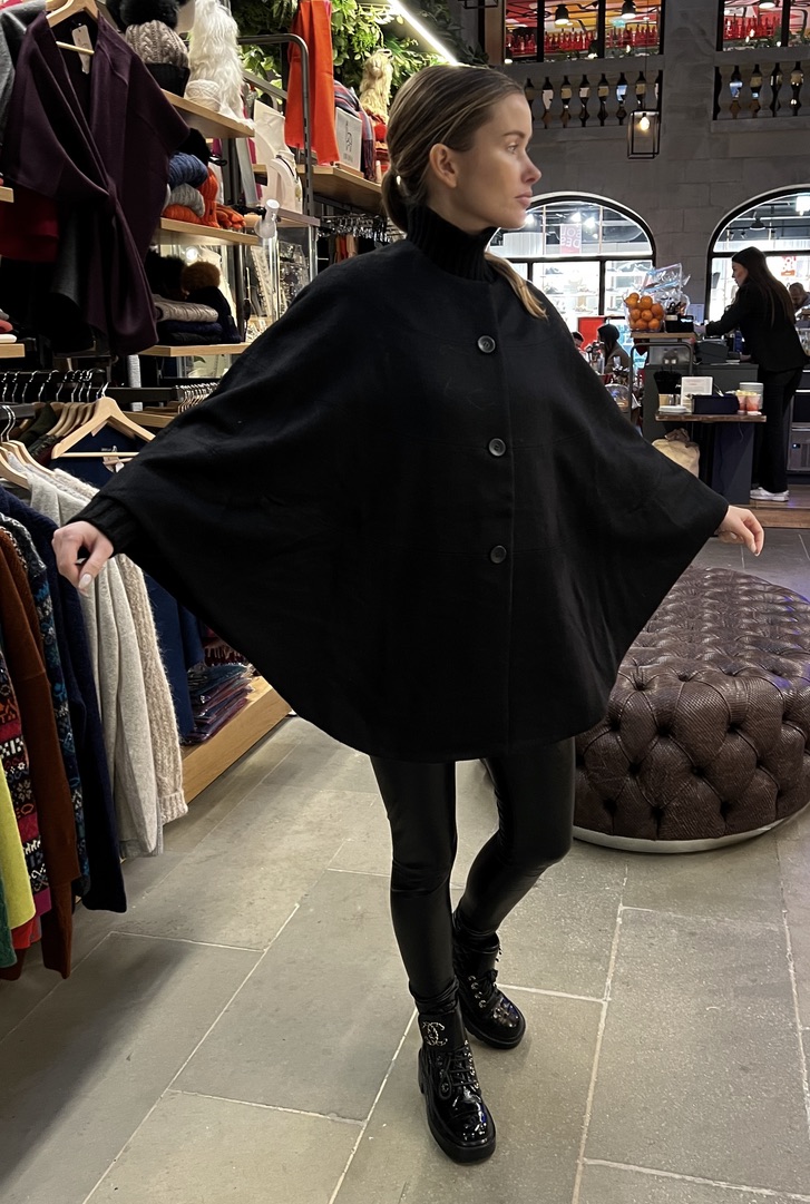 Baby Alpaca Cape Mercedes Black - Image 2