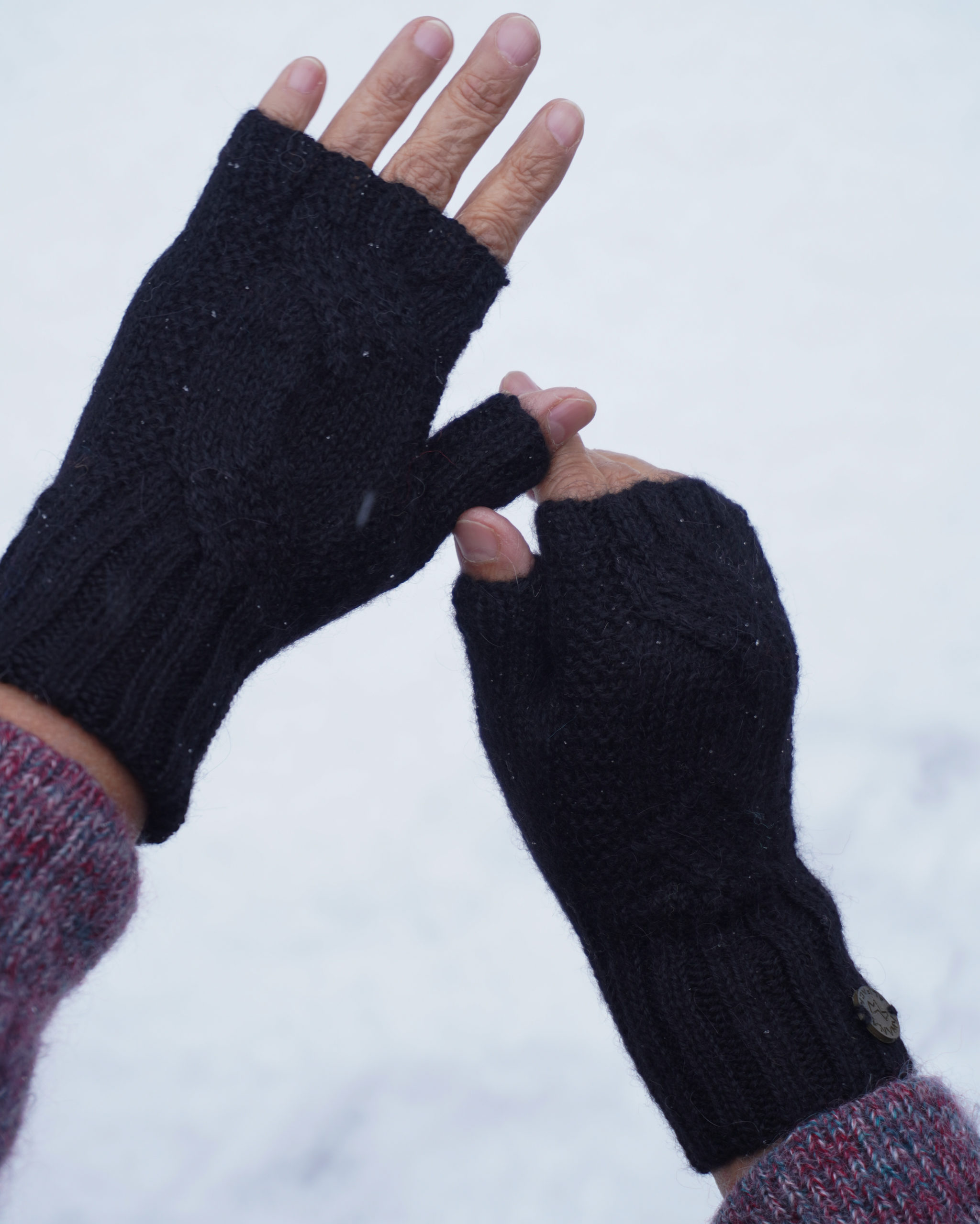 Mittens Small Black - Image 2