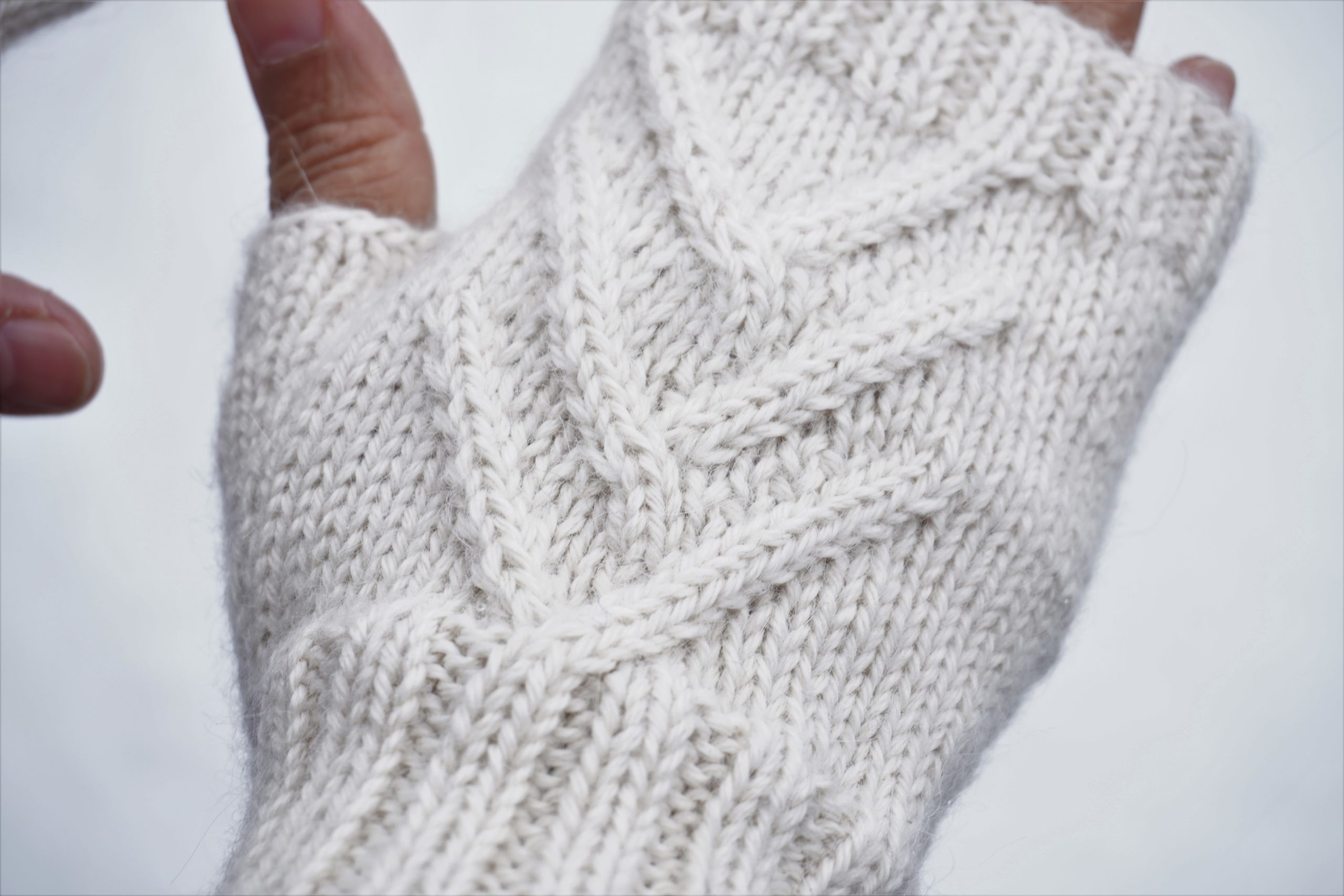 ESPIGA Mittens White - Image 4