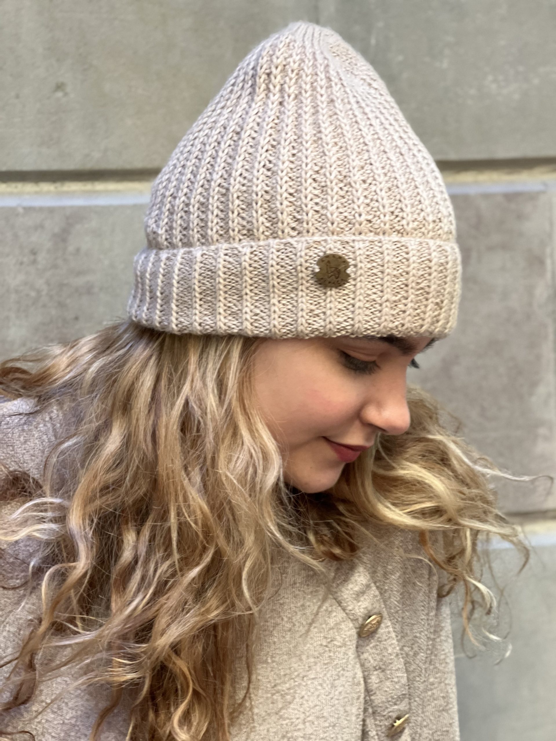 Beanie City Beige - Image 2