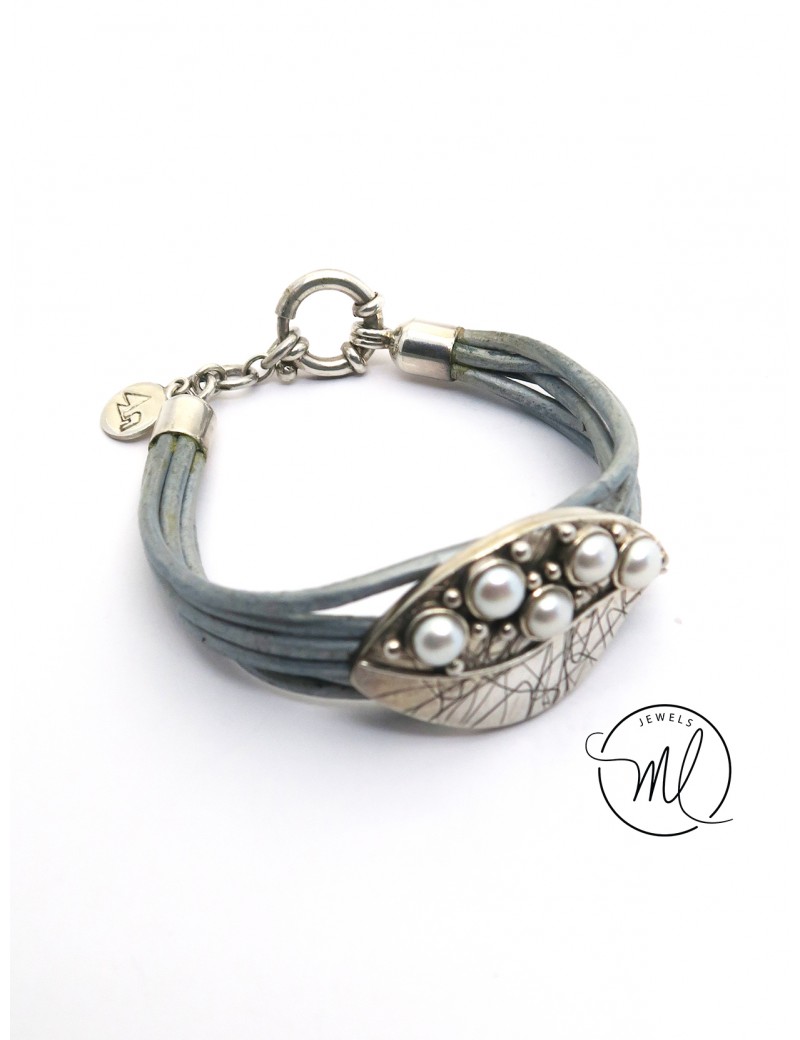 Leave & Pearls Bracelet