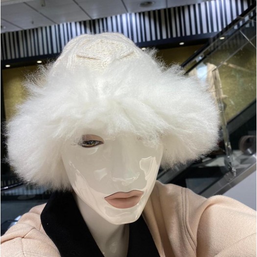Saas Fee hat white with alpaca fur